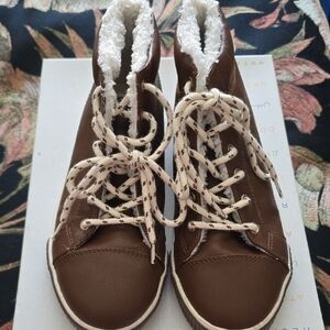 Gymboree Tan Boots with White Laces